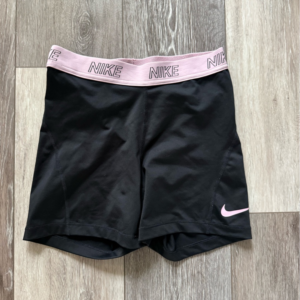 Nike Women's Athletic Shorts in Black and Pink - EUC!